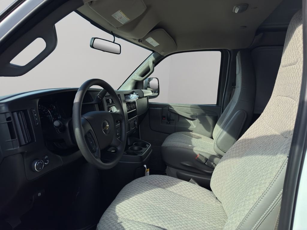 2025 Chevrolet Express Cargo 3500 WT