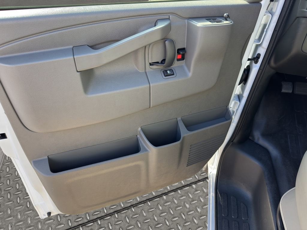 2025 Chevrolet Express Cargo 3500 WT