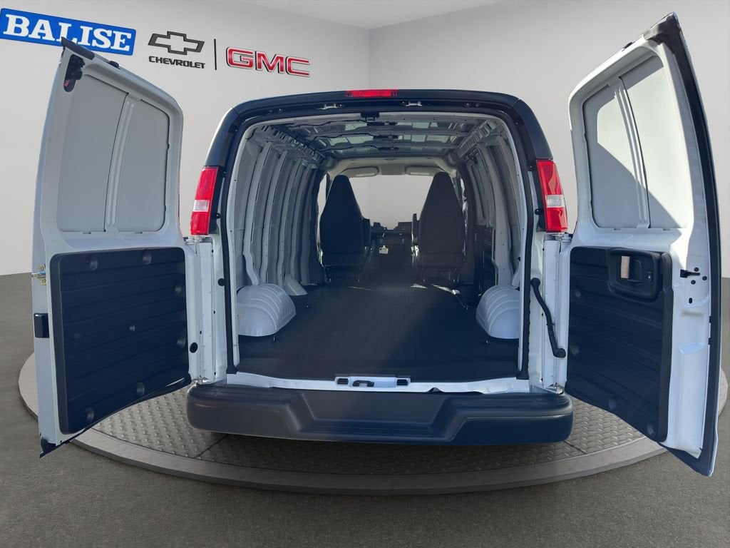 2025 Chevrolet Express Cargo 3500 WT