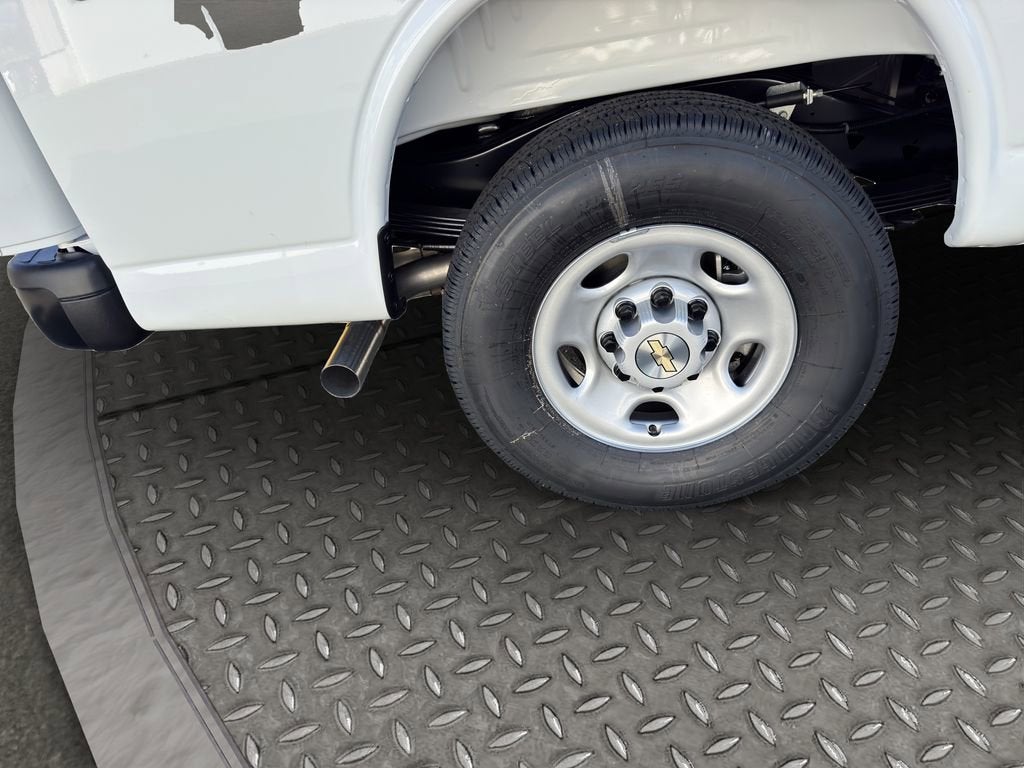 2025 Chevrolet Express Cargo 3500 WT