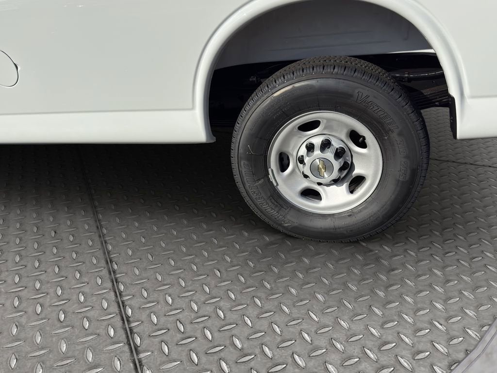 2025 Chevrolet Express Cargo 3500 WT