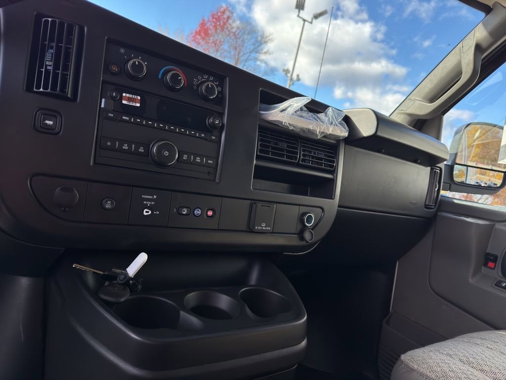 2025 Chevrolet Express Cargo 3500 WT