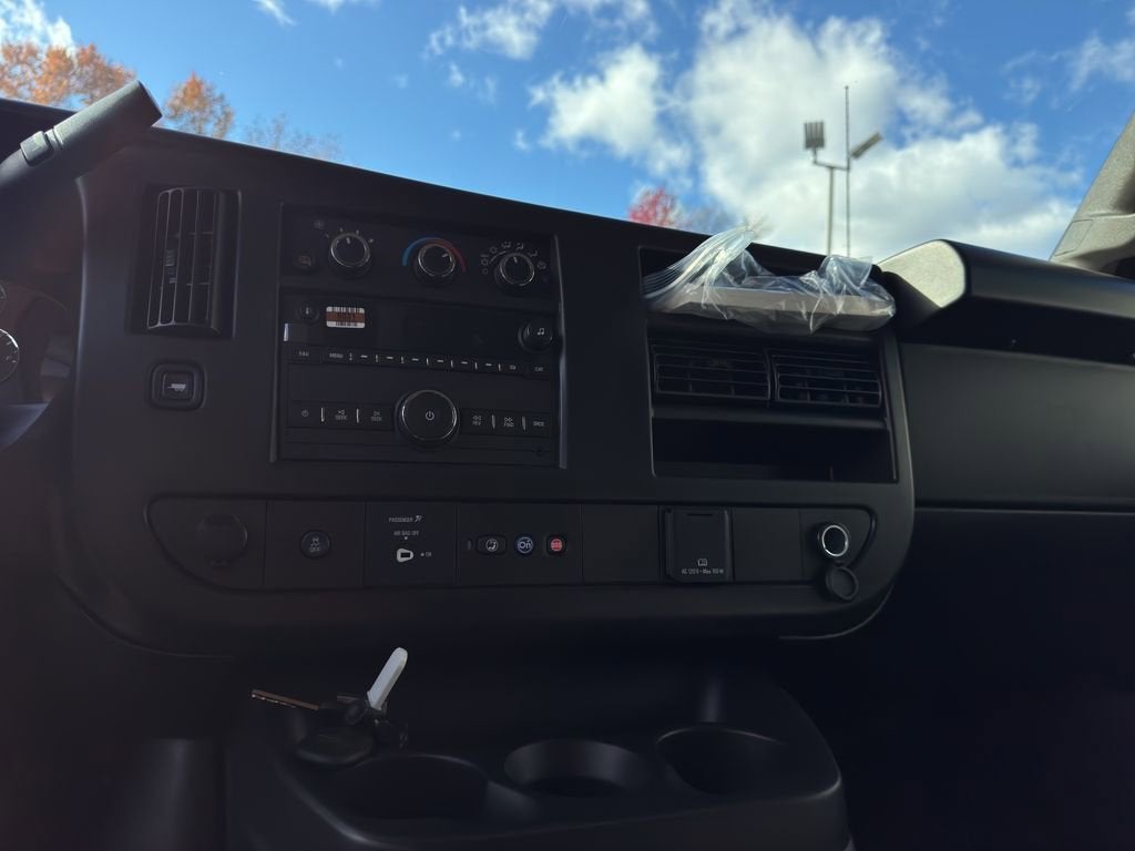 2025 Chevrolet Express Cargo 3500 WT