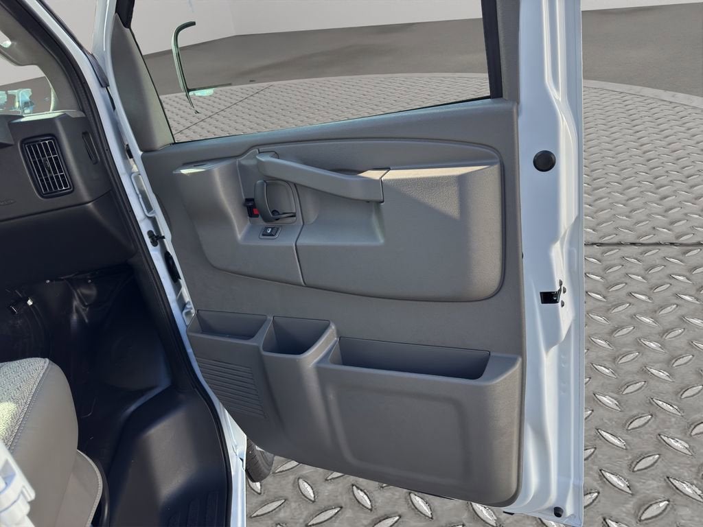 2025 Chevrolet Express Cargo 3500 WT