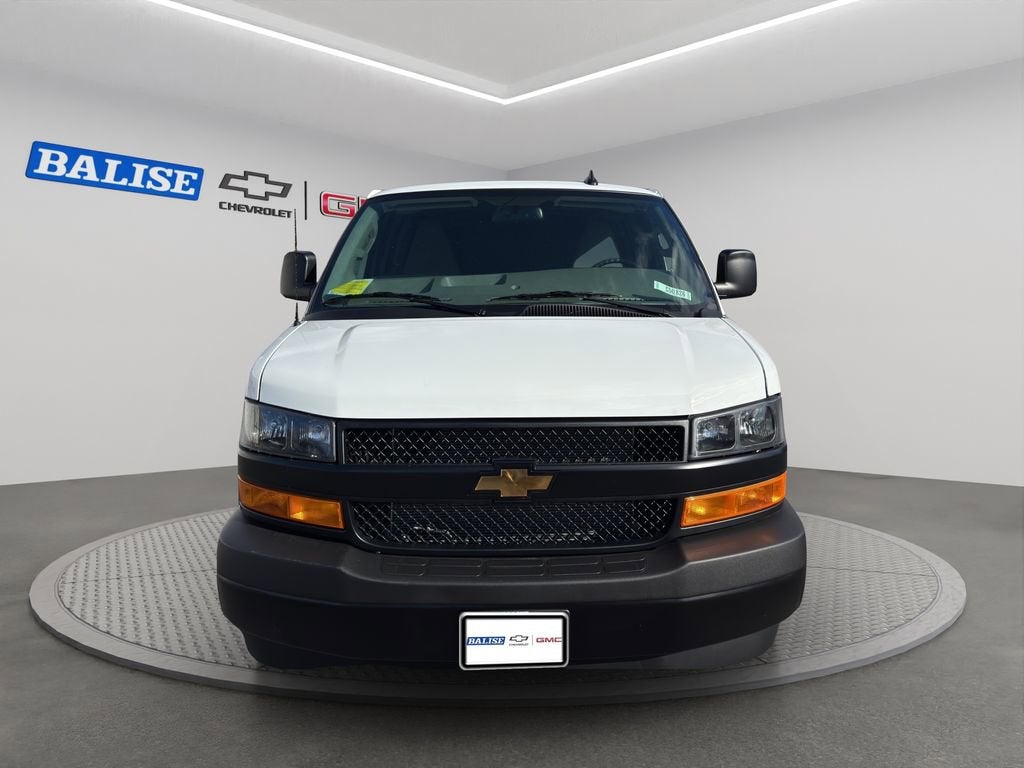 2025 Chevrolet Express Cargo 3500 WT