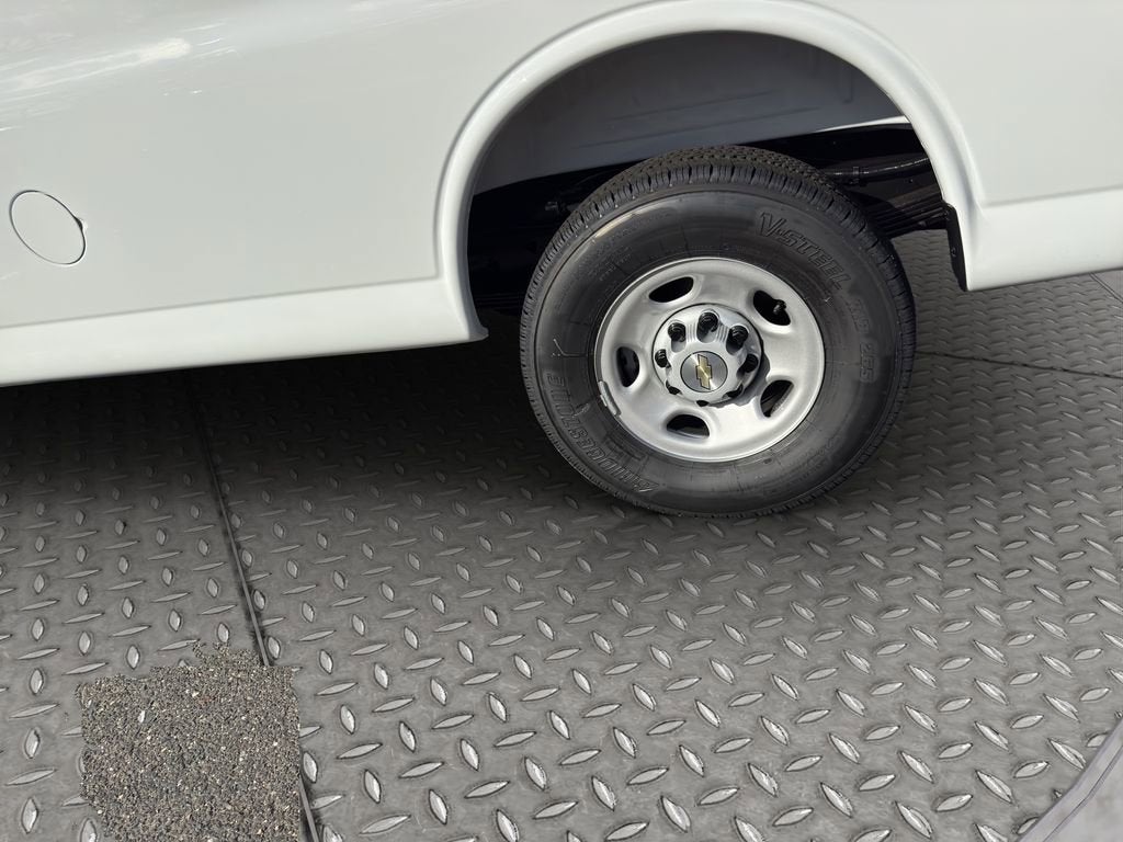 2025 Chevrolet Express Cargo 3500 WT