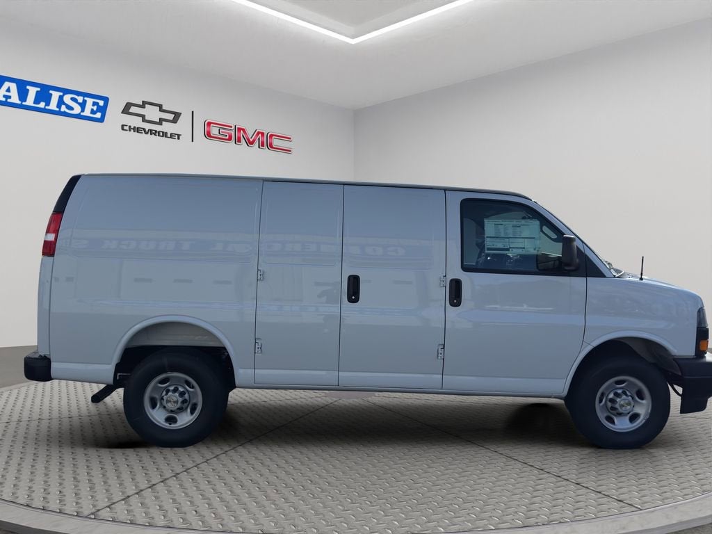 2025 Chevrolet Express Cargo 3500 WT