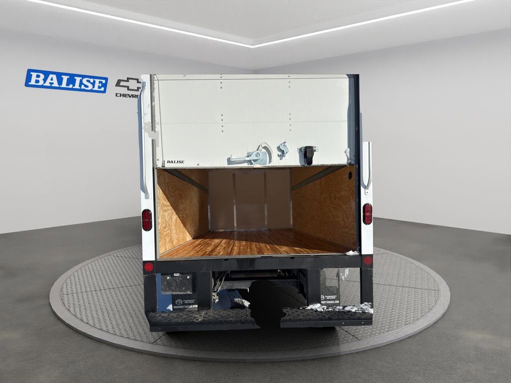 2025 GMC Savana Cutaway 3500 1WT