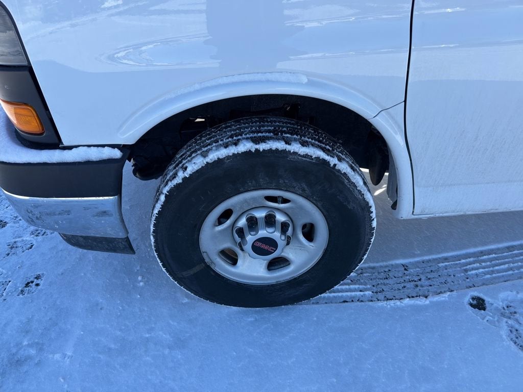 2025 GMC Savana Cutaway 3500 1WT