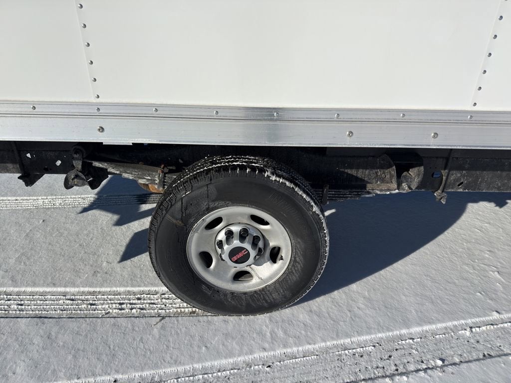 2025 GMC Savana Cutaway 3500 1WT