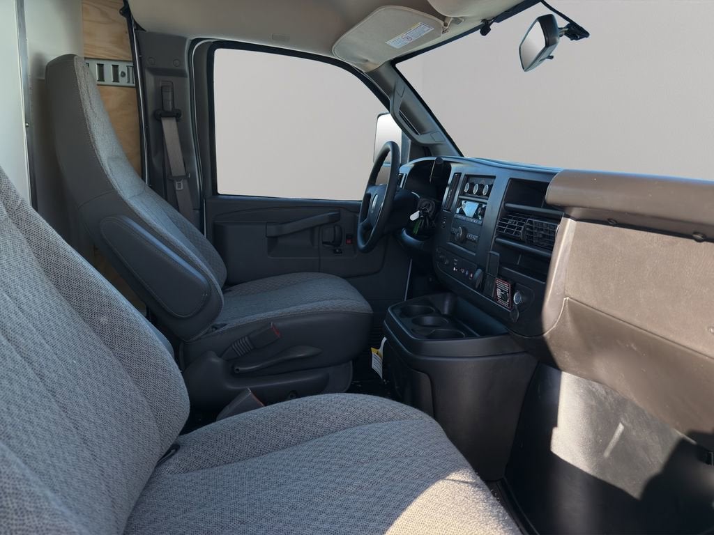 2025 GMC Savana Cutaway 3500 1WT