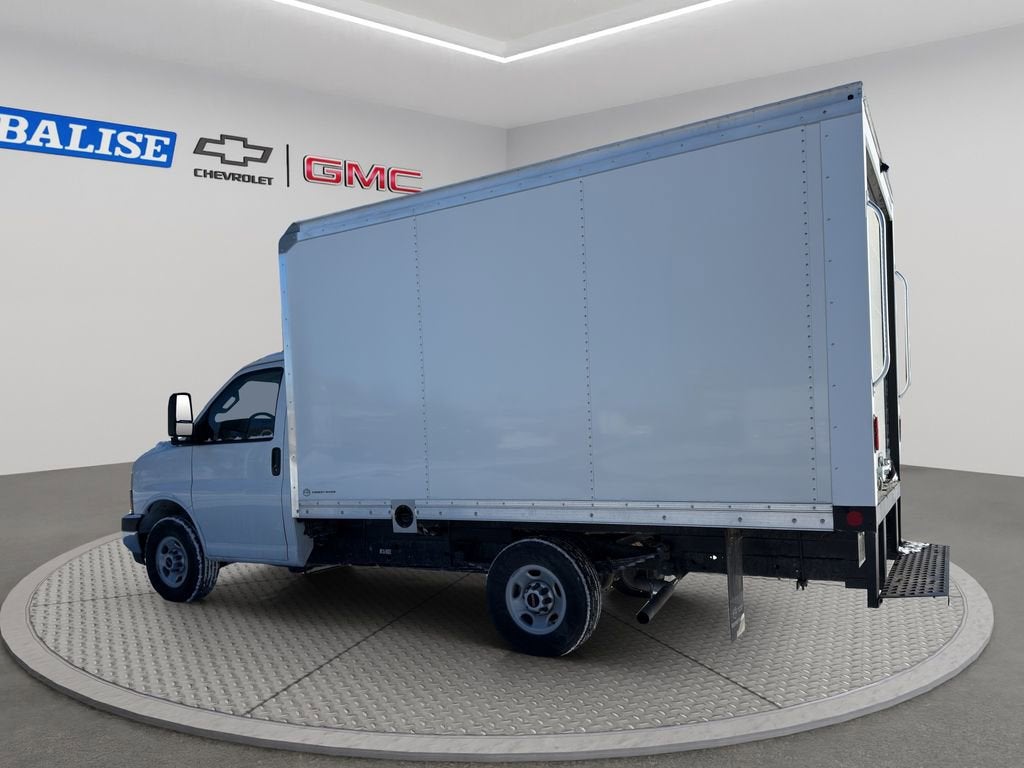 2025 GMC Savana Cutaway 3500 1WT