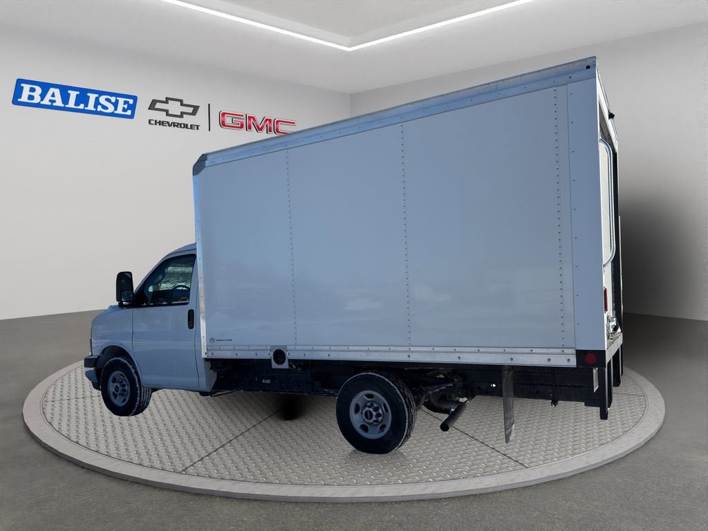 2025 GMC Savana Cutaway 3500 1WT