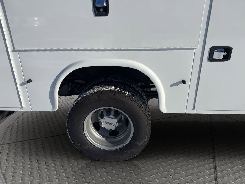 2025 GMC Sierra 3500 HD Chassis Cab Pro