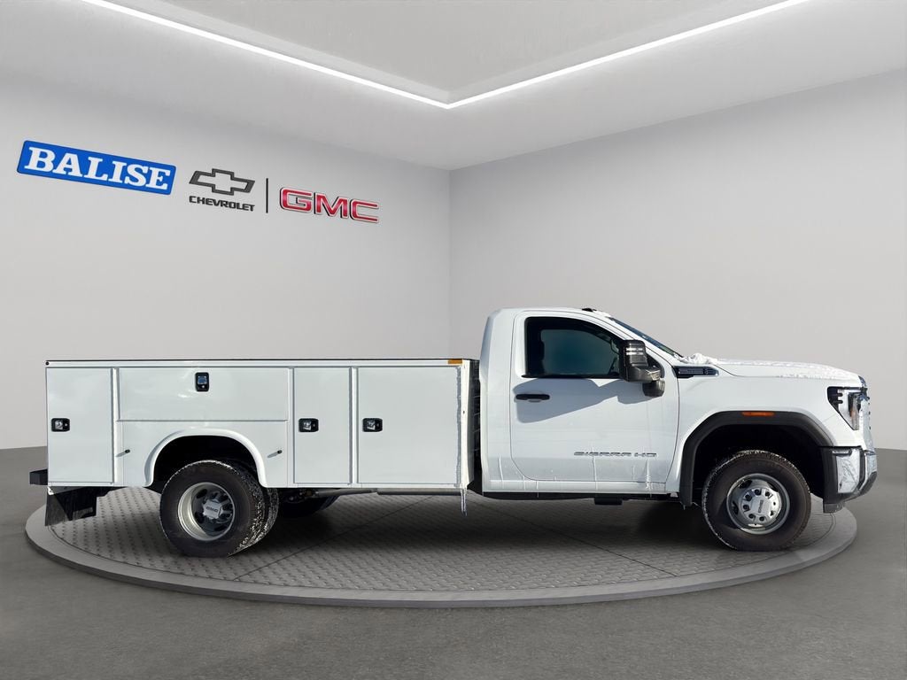 2025 GMC Sierra 3500 HD Chassis Cab Pro