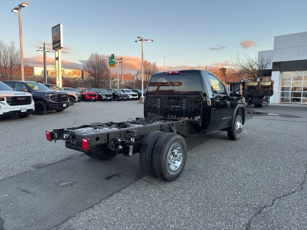 2026 GMC Sierra 3500 HD Chassis Cab SLE
