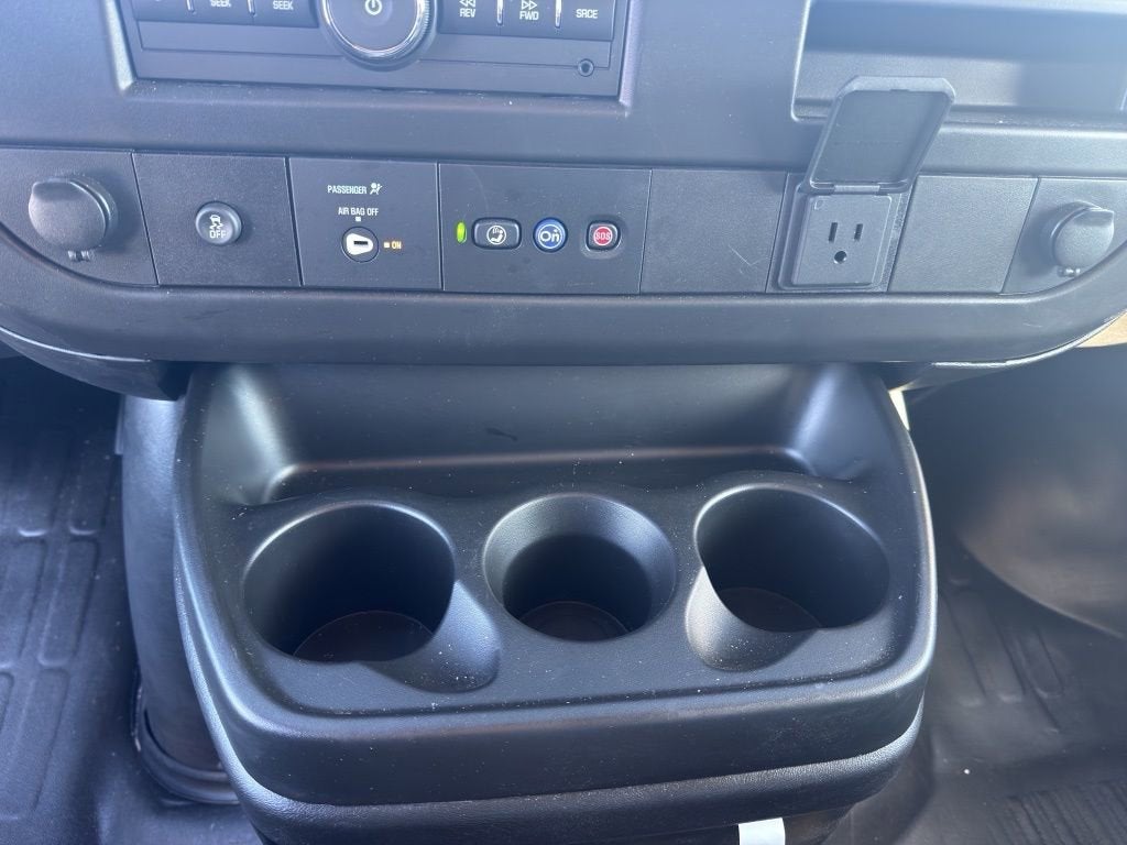 2025 Chevrolet Express Cutaway 3500 1WT