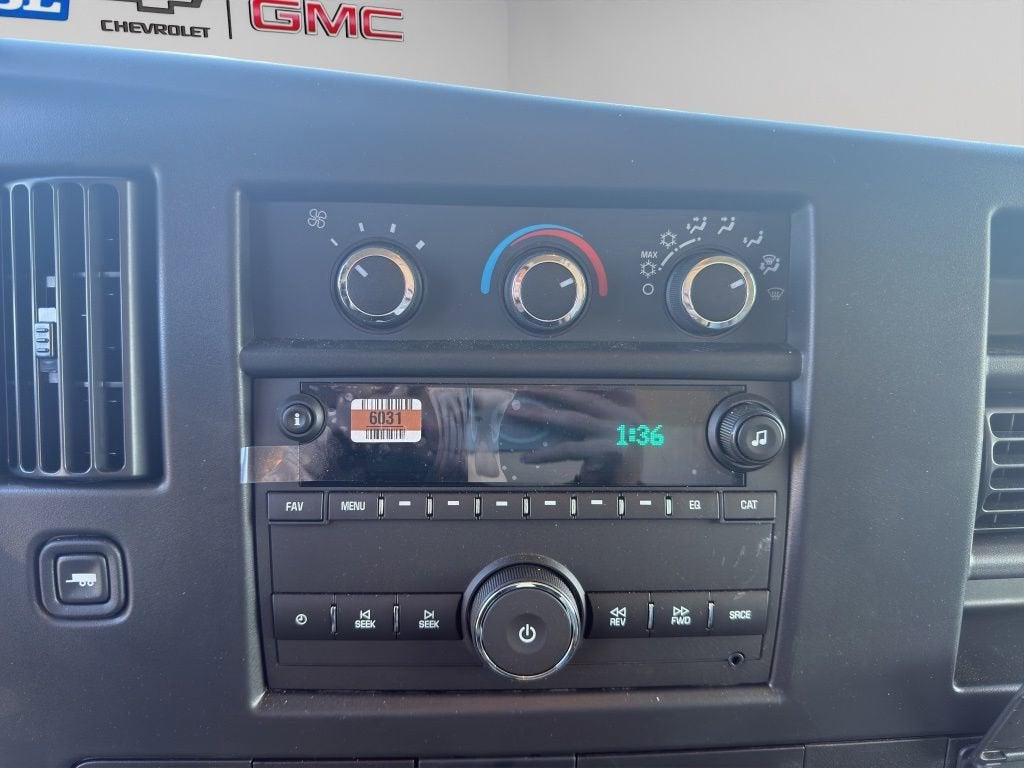 2025 Chevrolet Express Cutaway 3500 1WT