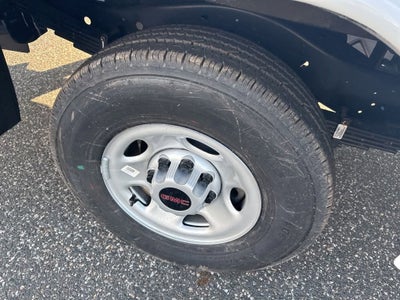 2025 GMC Savana Cutaway 3500 1WT