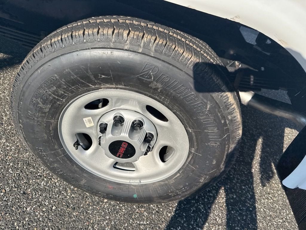 2025 GMC Savana Cutaway 3500 1WT