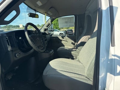 2025 GMC Savana Cutaway 3500 1WT