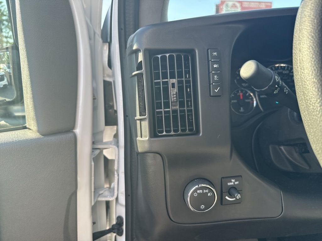 2025 GMC Savana Cutaway 3500 1WT