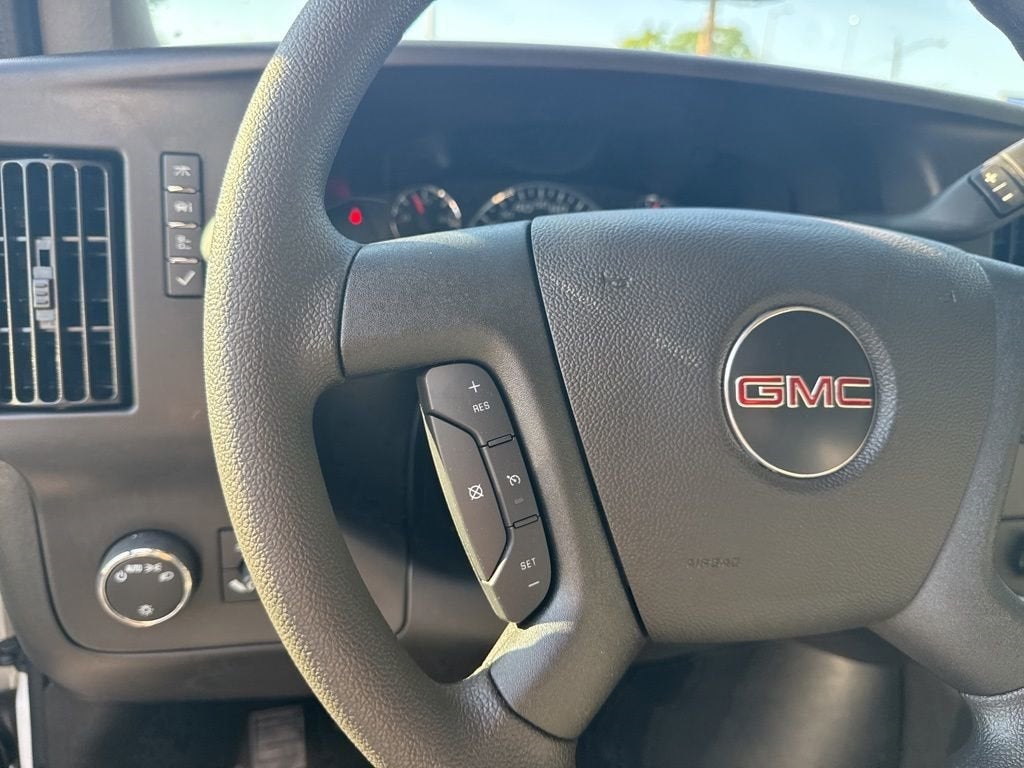 2025 GMC Savana Cutaway 3500 1WT