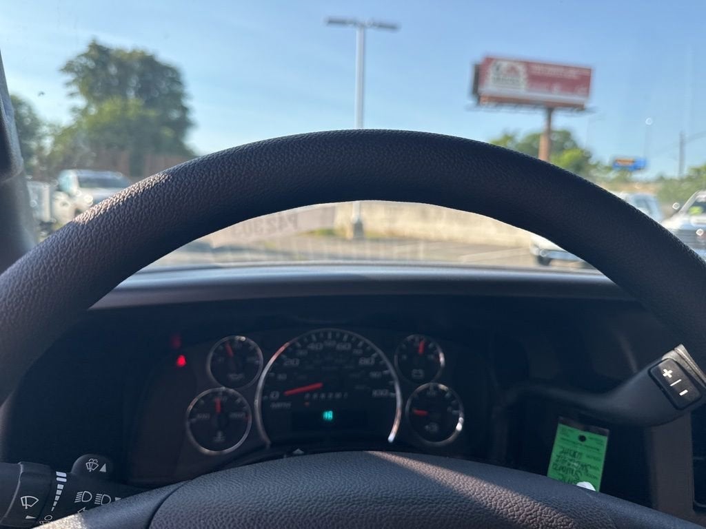 2025 GMC Savana Cutaway 3500 1WT