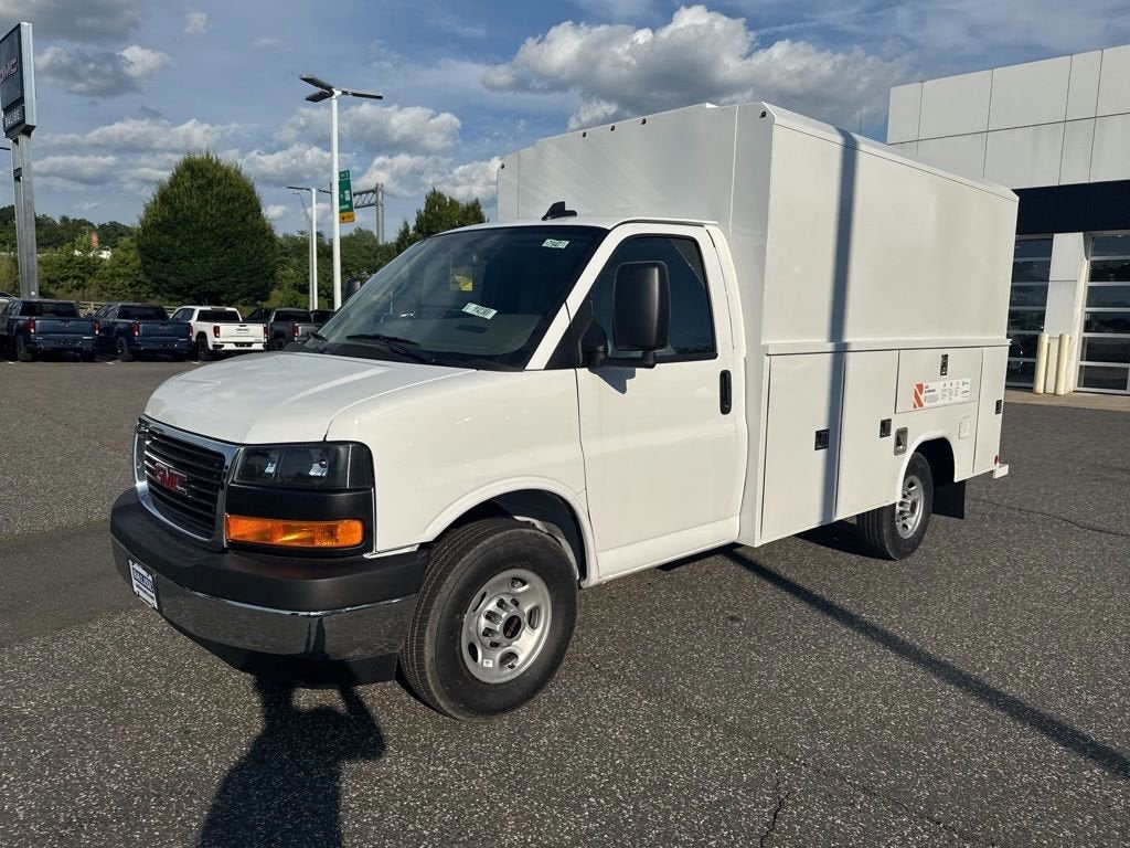 2025 GMC Savana Cutaway 3500 1WT