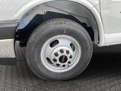 2025 GMC Savana Cutaway 3500 1WT