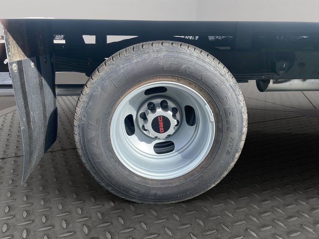 2025 GMC Savana Cutaway 3500 1WT