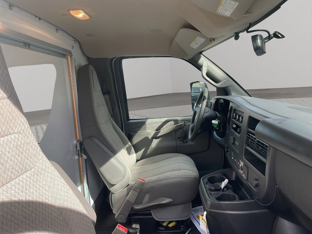 2025 GMC Savana Cutaway 3500 1WT