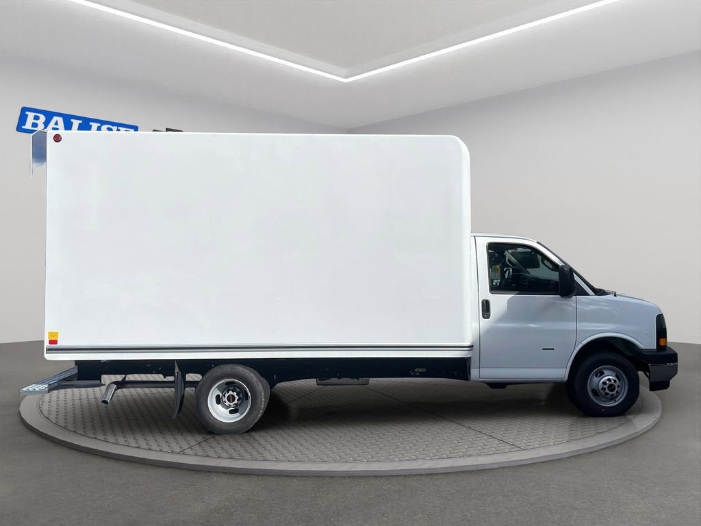 2025 GMC Savana Cutaway 3500 1WT