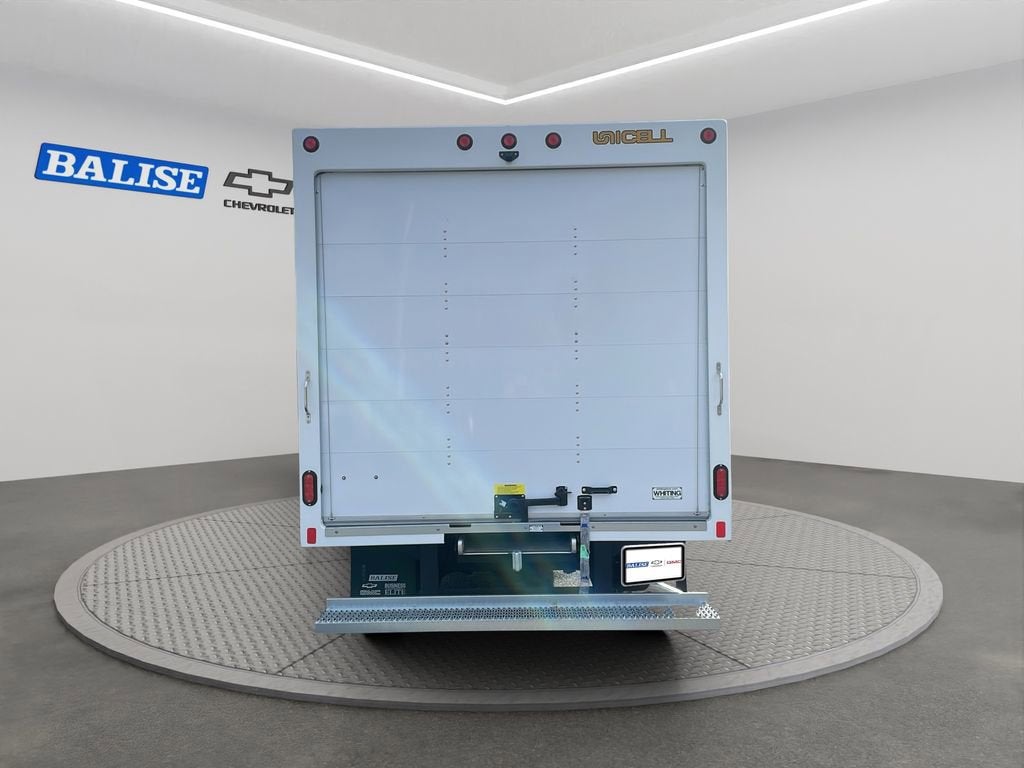 2025 GMC Savana Cutaway 3500 1WT