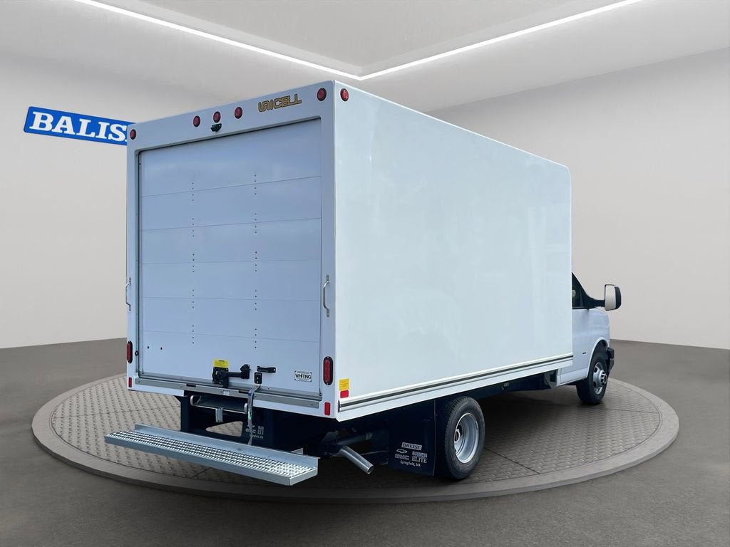 2025 GMC Savana Cutaway 3500 1WT