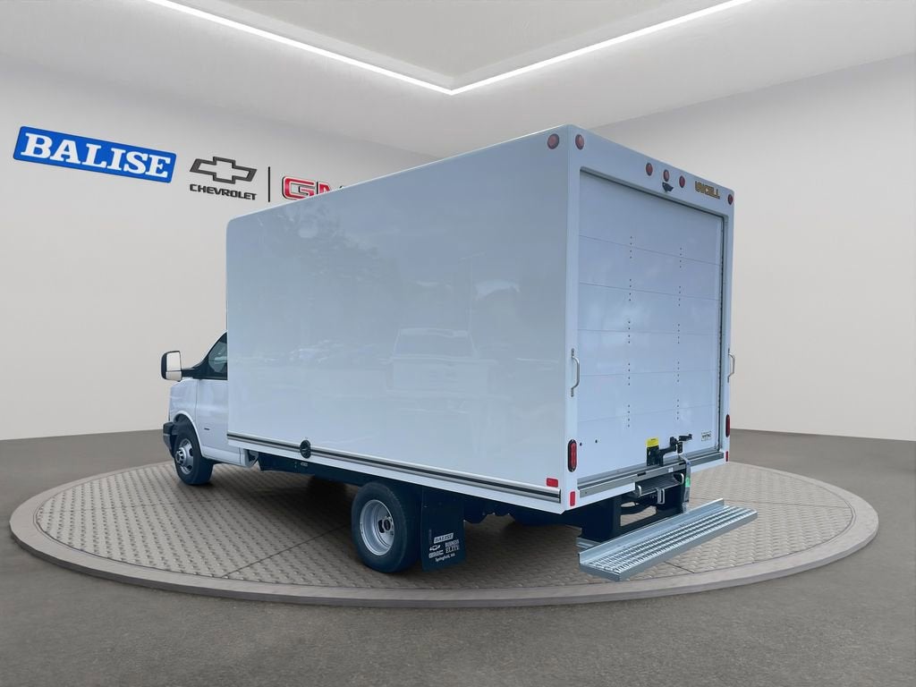 2025 GMC Savana Cutaway 3500 1WT